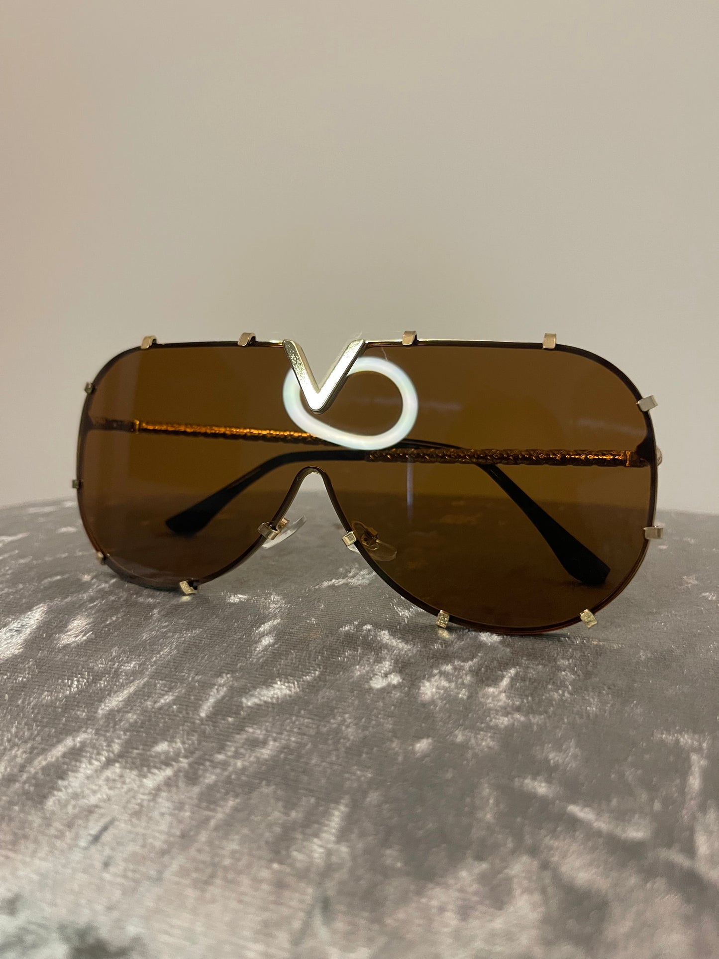 V SUNGLASSES🤎