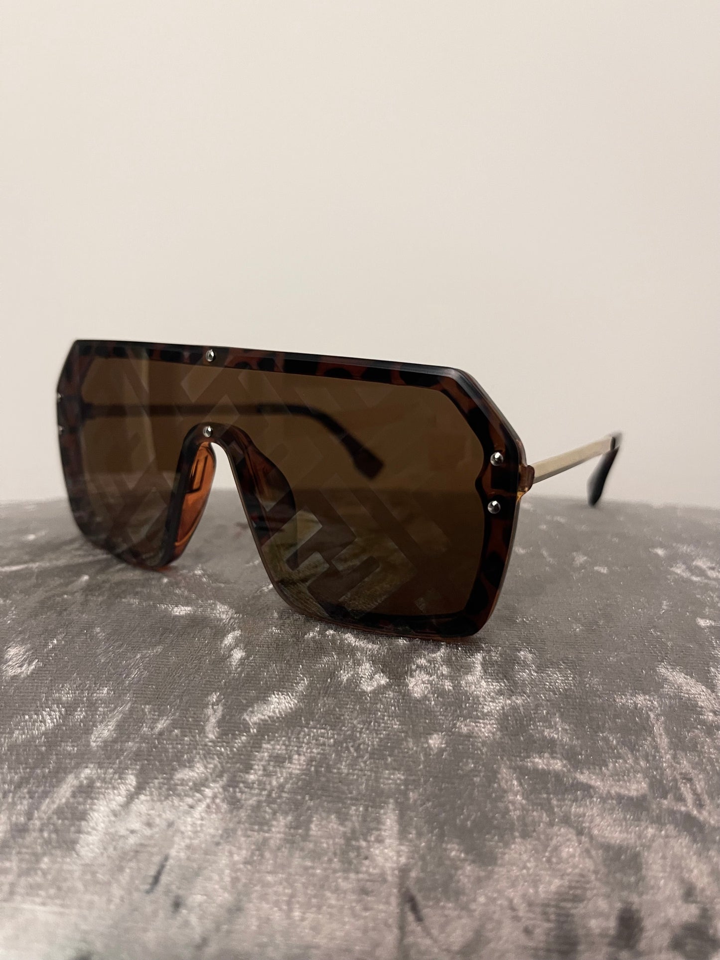 F SUNGLASSES🩵