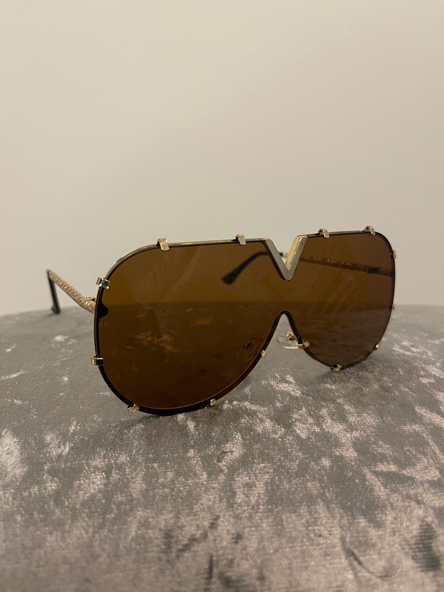 V SUNGLASSES🤎