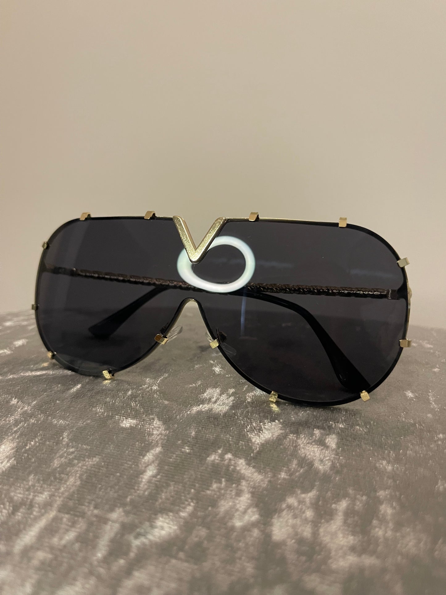 V SUNGLASSES🤎
