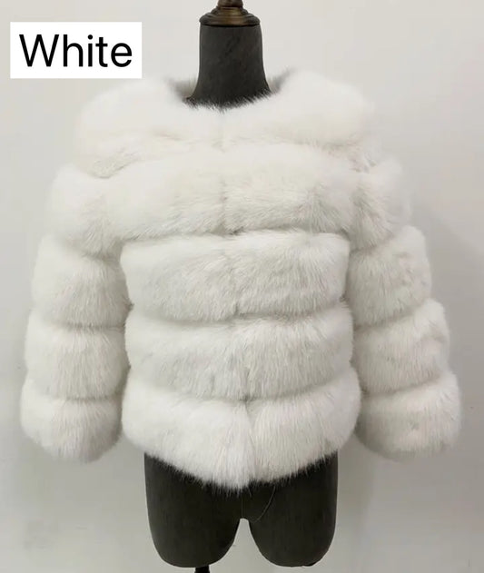 WHITE FAUX FUR COAT🎀